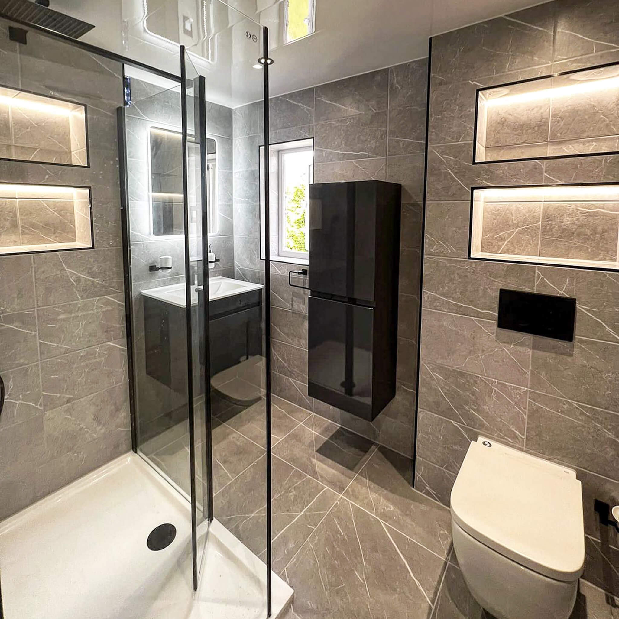 Contemporary ensuite bathroom Stockport